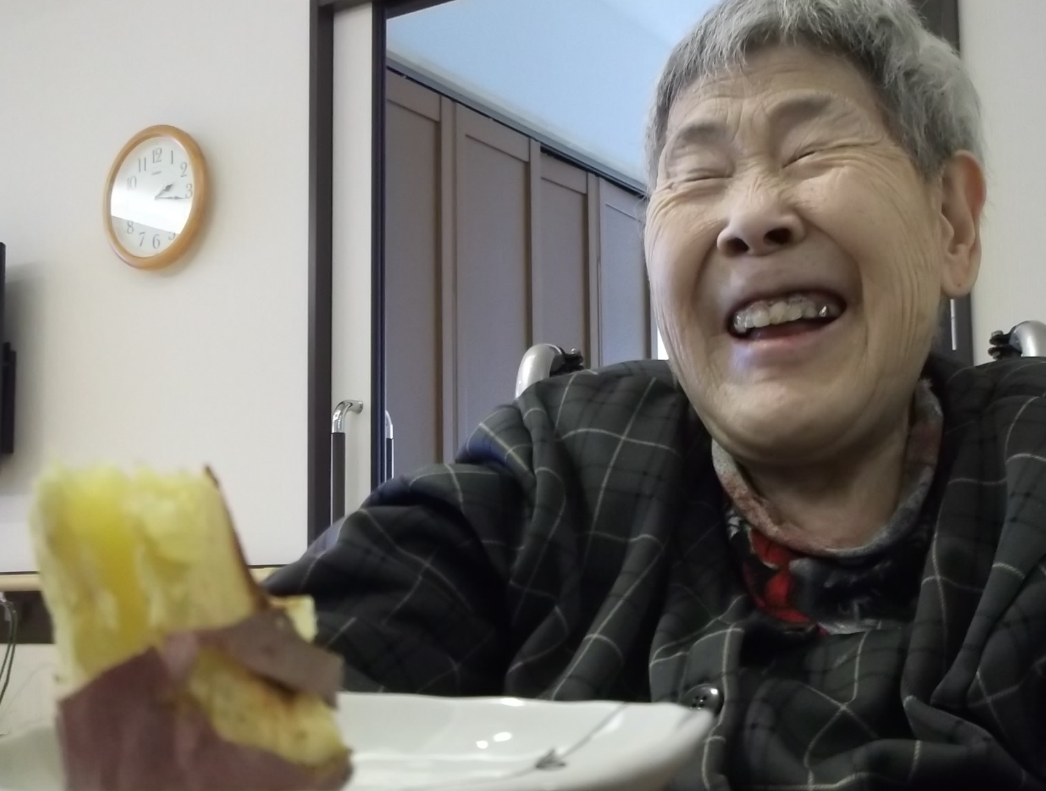焼き芋の食べ比べ 特別養護老人ホーム デイサービス いぶき苑